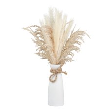 Bouquet with pampas grass in