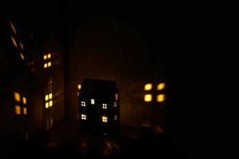 Porcelain house with LED, 10x7x14cm, blue