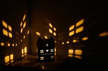 Porcelain house with LED, 10x6x15cm, blue