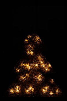 Metallhänger Baum mit Folienbezug, 35LED, 6h Timer, Batteriebox in Satintasche,